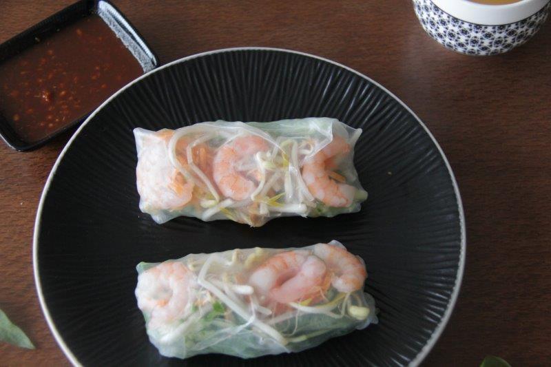 ready to eat - Fresh shrimp rice paper rolls www.compassandfork.com