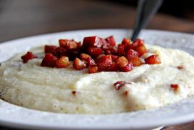 This is the Best Ever Simple Cheesy Bacon Grits www.compassandfork.com