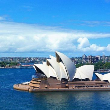The Best Romantic Things to Do in Sydney for a Weekend Getaway for Couples www.www.compassandfork.com