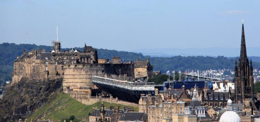 The Best Things to Do in Edinburgh For First Time Visitors www.www.compassandfork.com