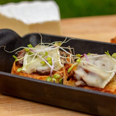 How to Enjoy the Best of French with this Easy Mushroom Brie Toastie www.compassandfork.com